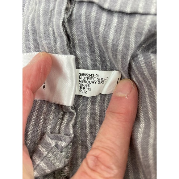 Banana Republic Women's Size 4 Gray Striped Linen Blend Button Flat Front Shorts - Picture 7 of 7